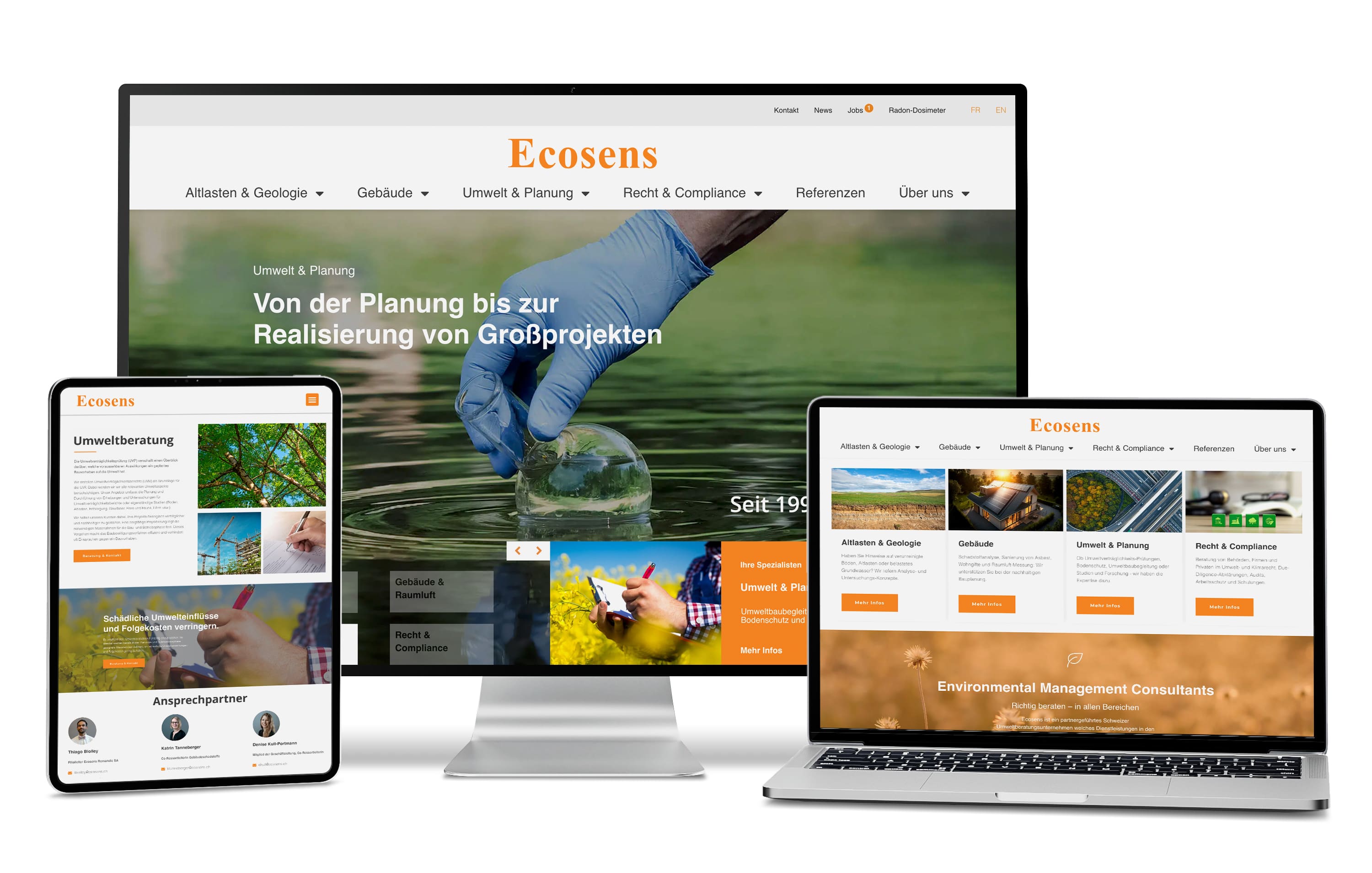 Tablet, Monitor und Laptop zeigen Ecosens-Website mit umweltbezogenen Inhalten.